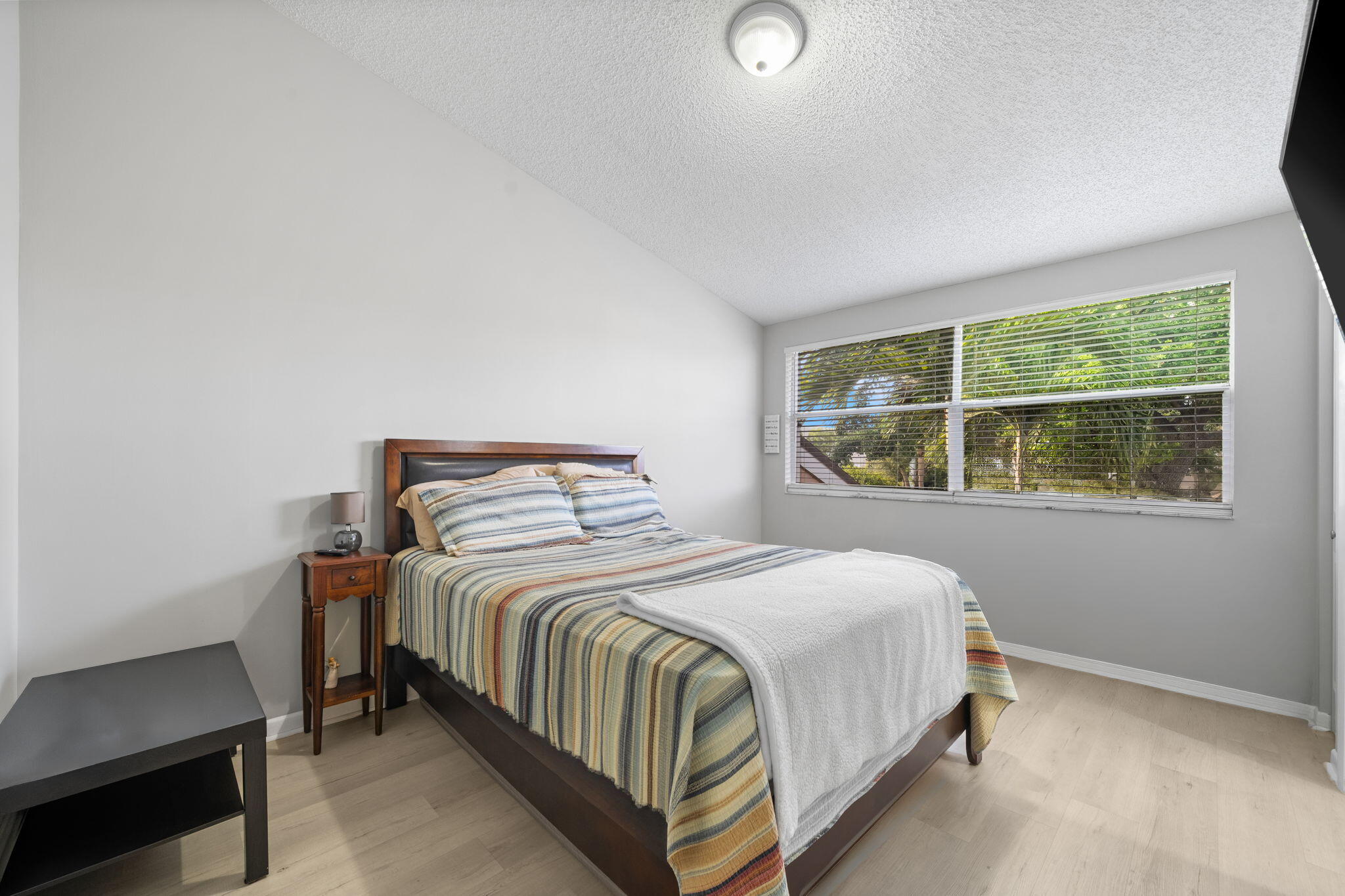 THE LAKES - Residential