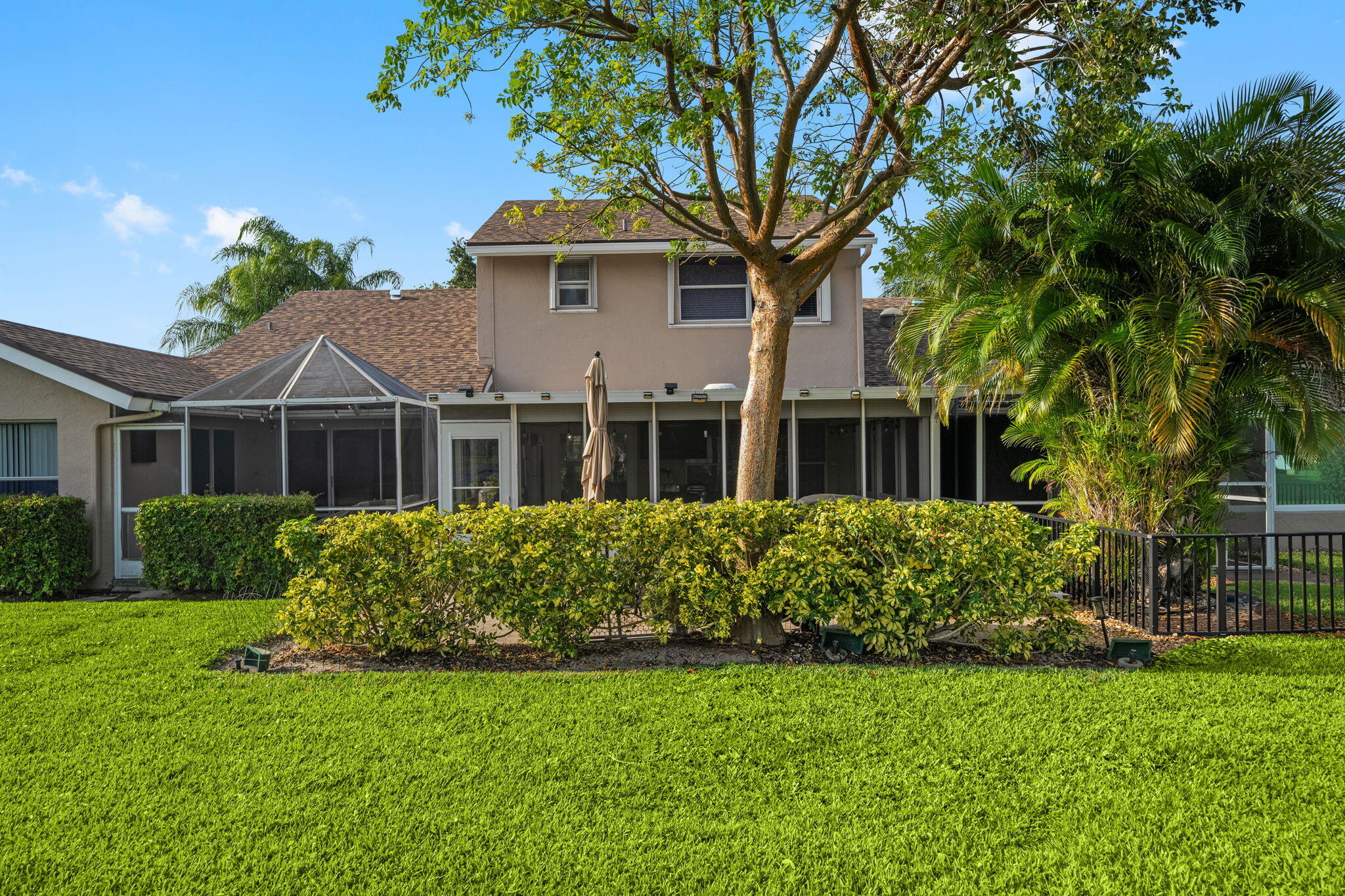 THE LAKES - Residential