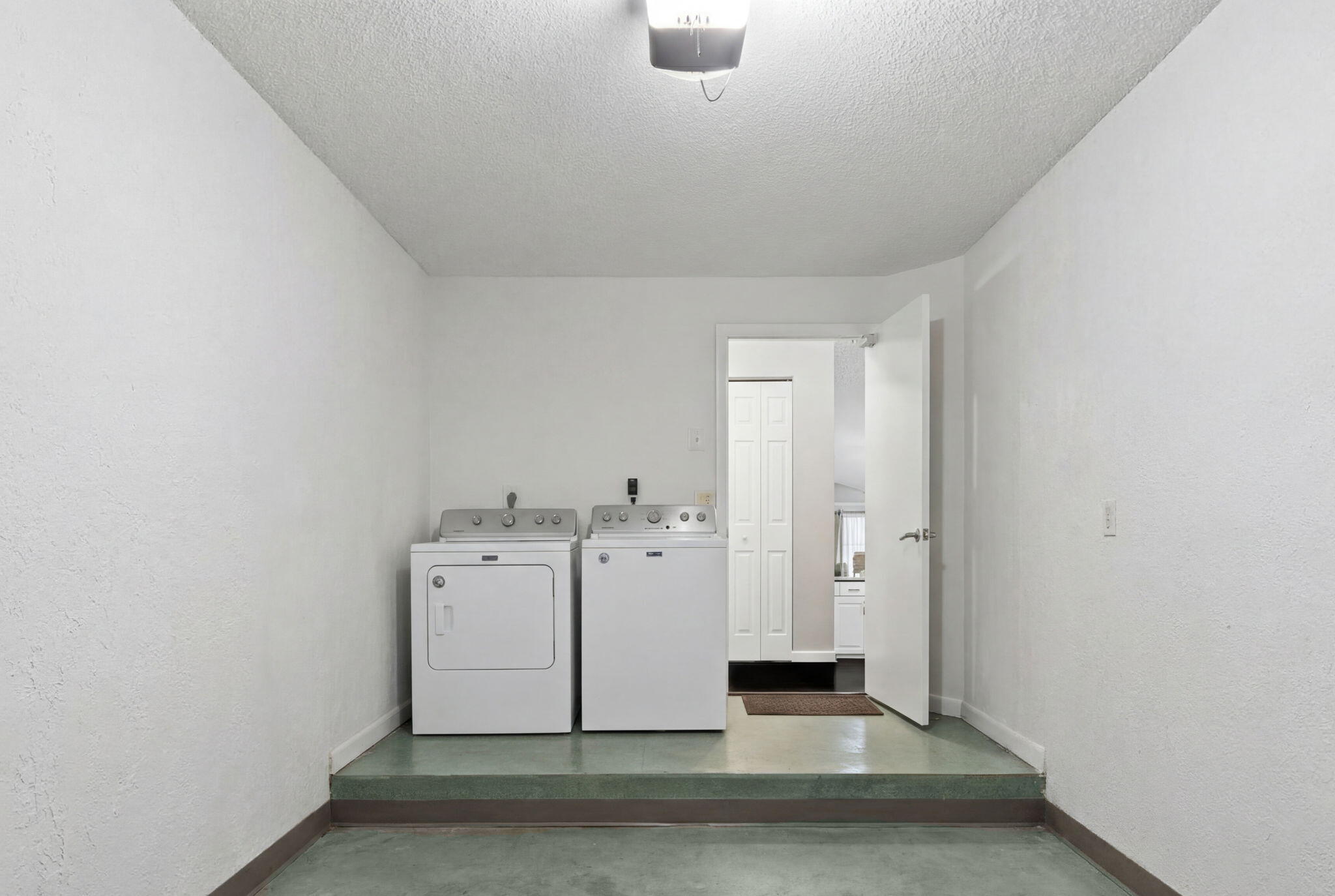THE LAKES - Residential