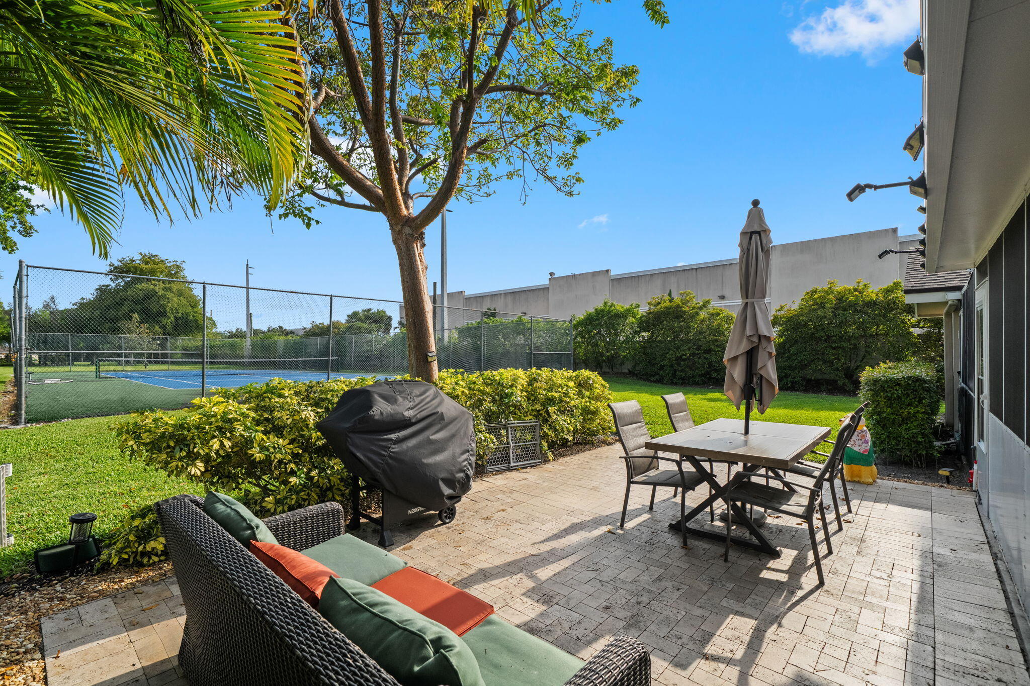 THE LAKES - Residential