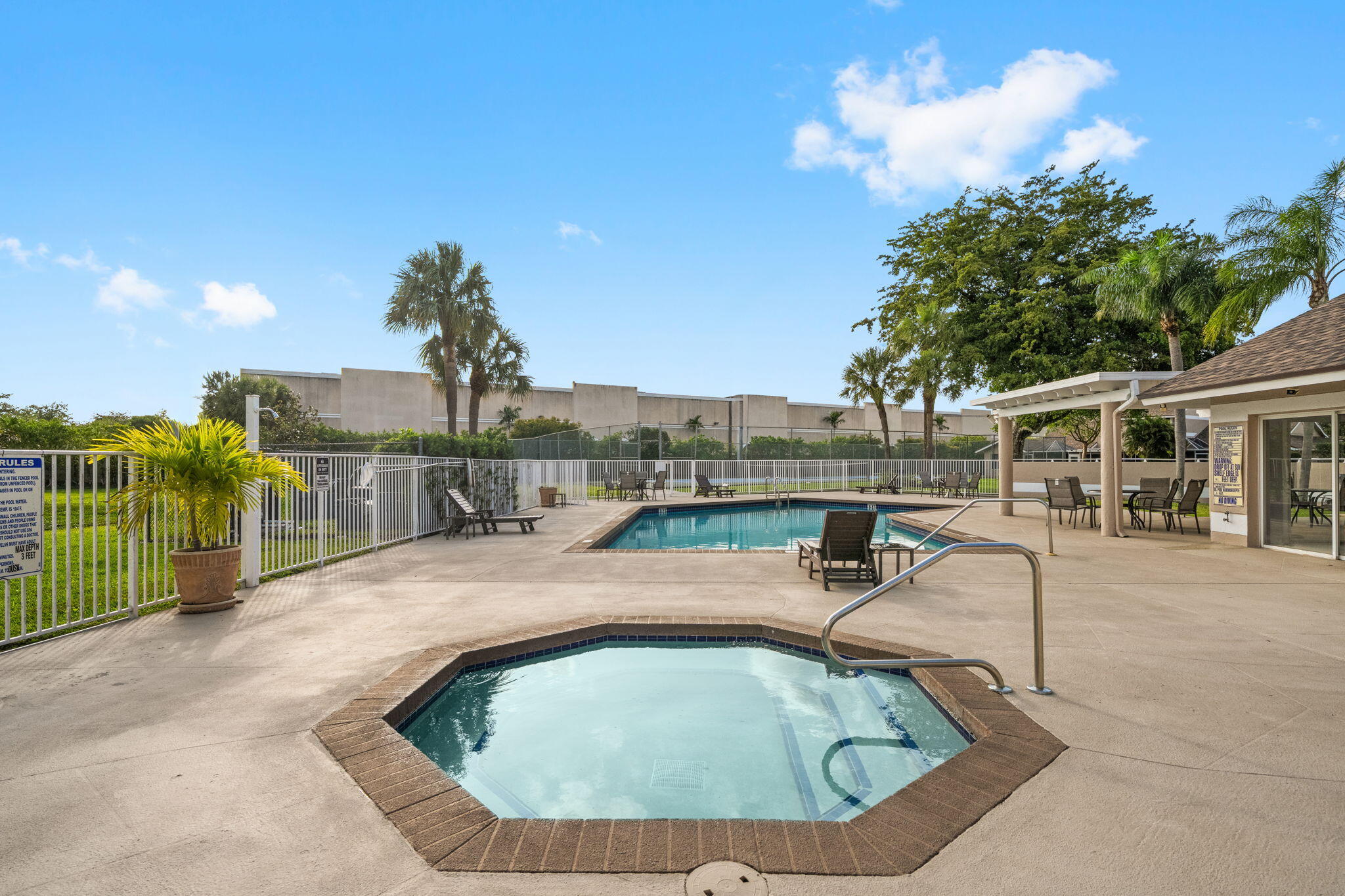 THE LAKES - Residential