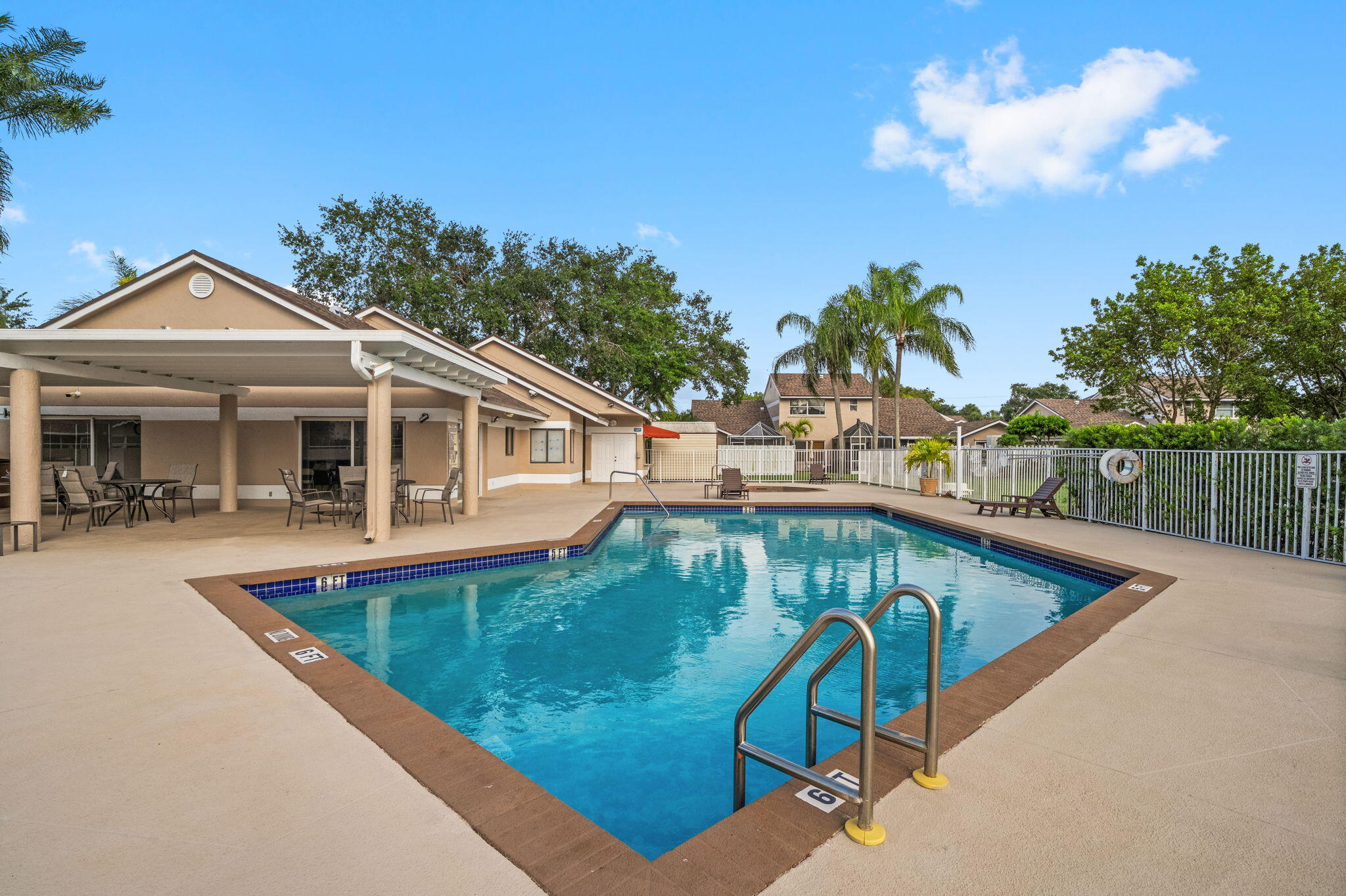 THE LAKES - Residential