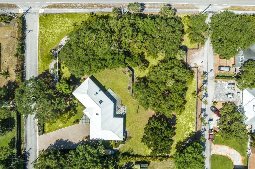 Photo of 2460 Seven Oaks Lane, Palm Beach Gardens, FL 33410 (MLS # R10926238)