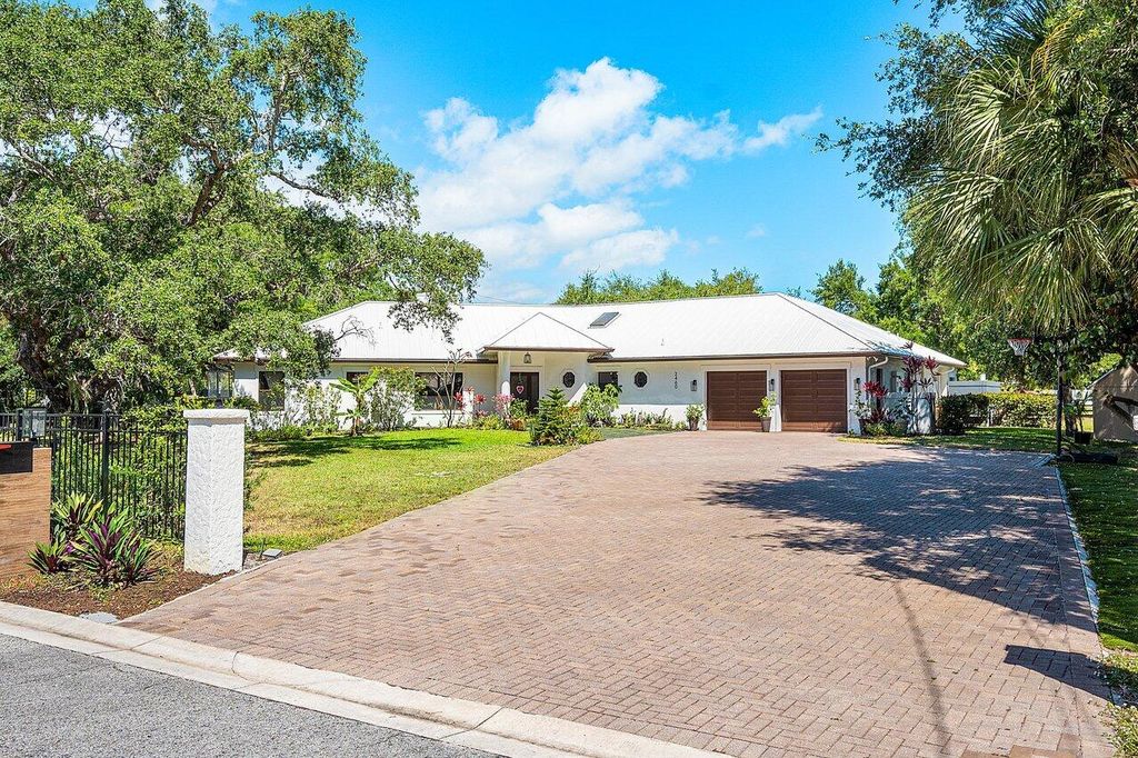 Photo of 2460 Seven Oaks Lane, Palm Beach Gardens, FL 33410 (MLS # R10926238)