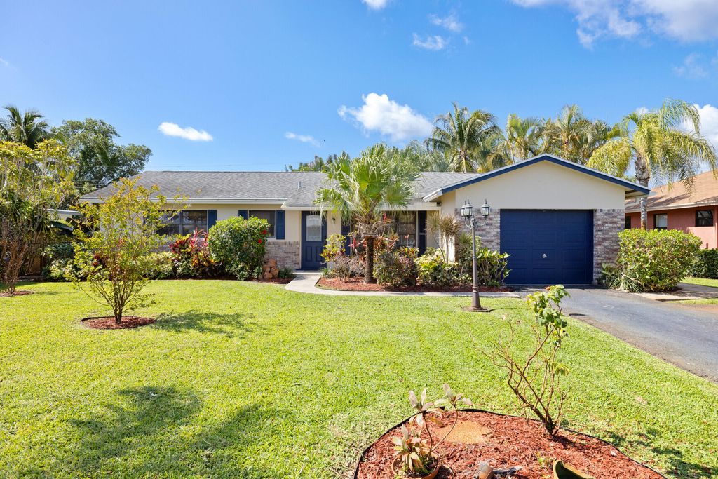 Photo of 146 SE 26th Avenue, Boynton Beach, FL 33435 (MLS # R10794616)