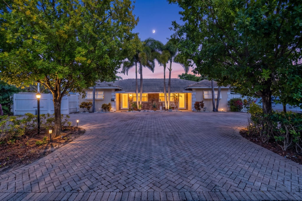 Photo of 5120 NE 22nd Avenue, Lighthouse Point, FL 33064 (MLS # B26081914)