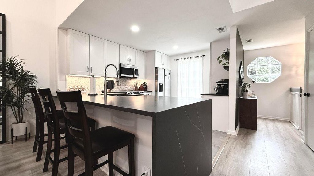 Photo of 5016 Heatherhill Lane #10, Boca Raton, FL 33486 (MLS # R11146623)