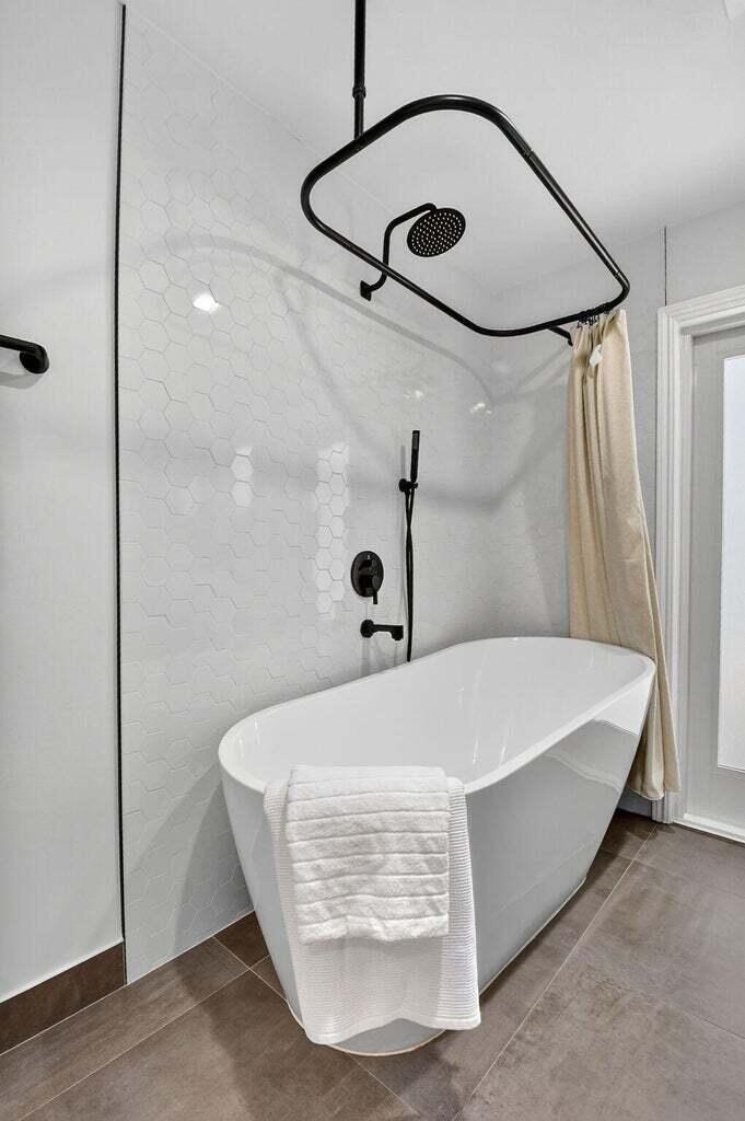 FOREST HILLS - Residential Lease