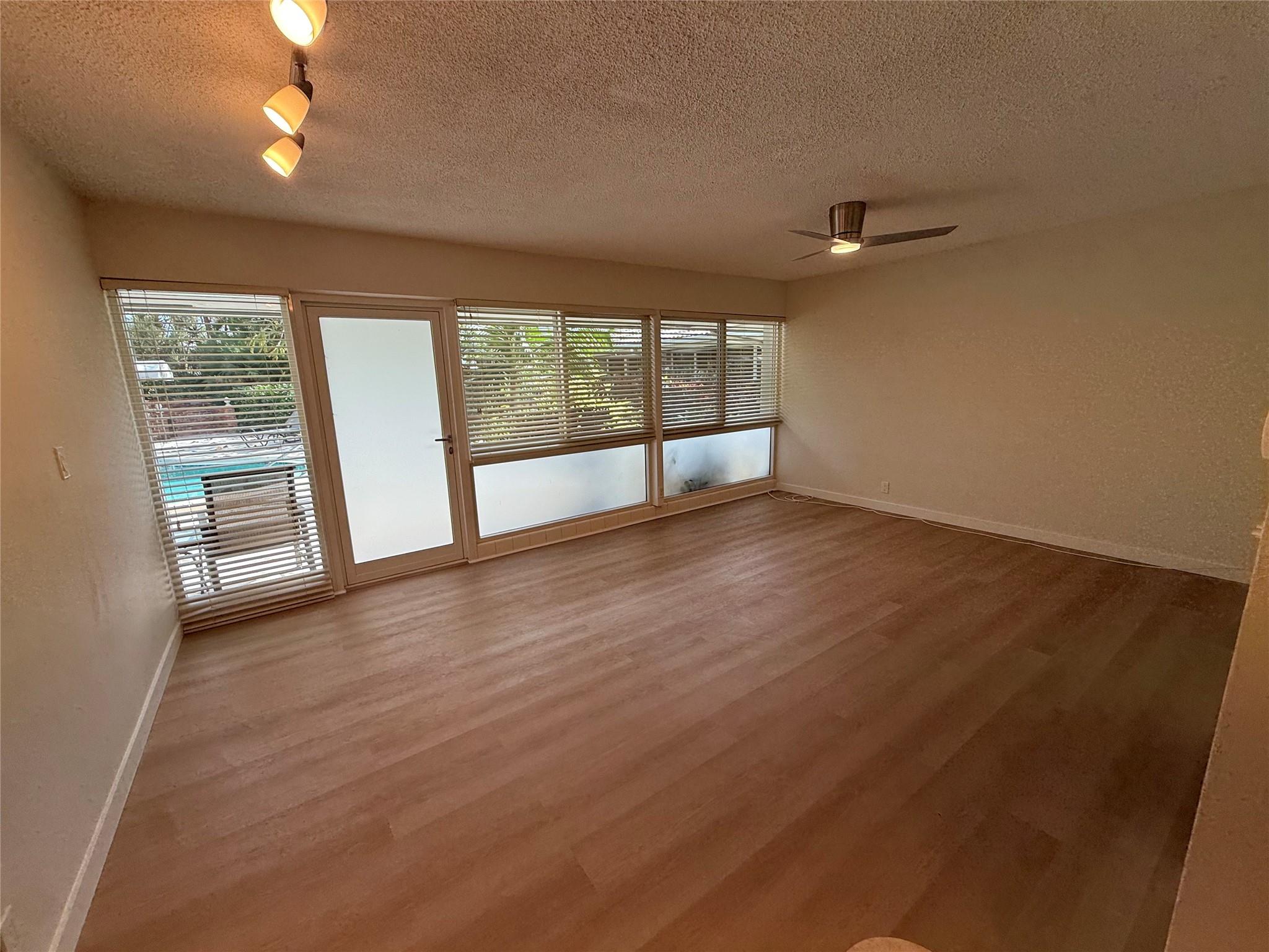 CORAL RIDGE COUNTRY CLUB - Residential Lease