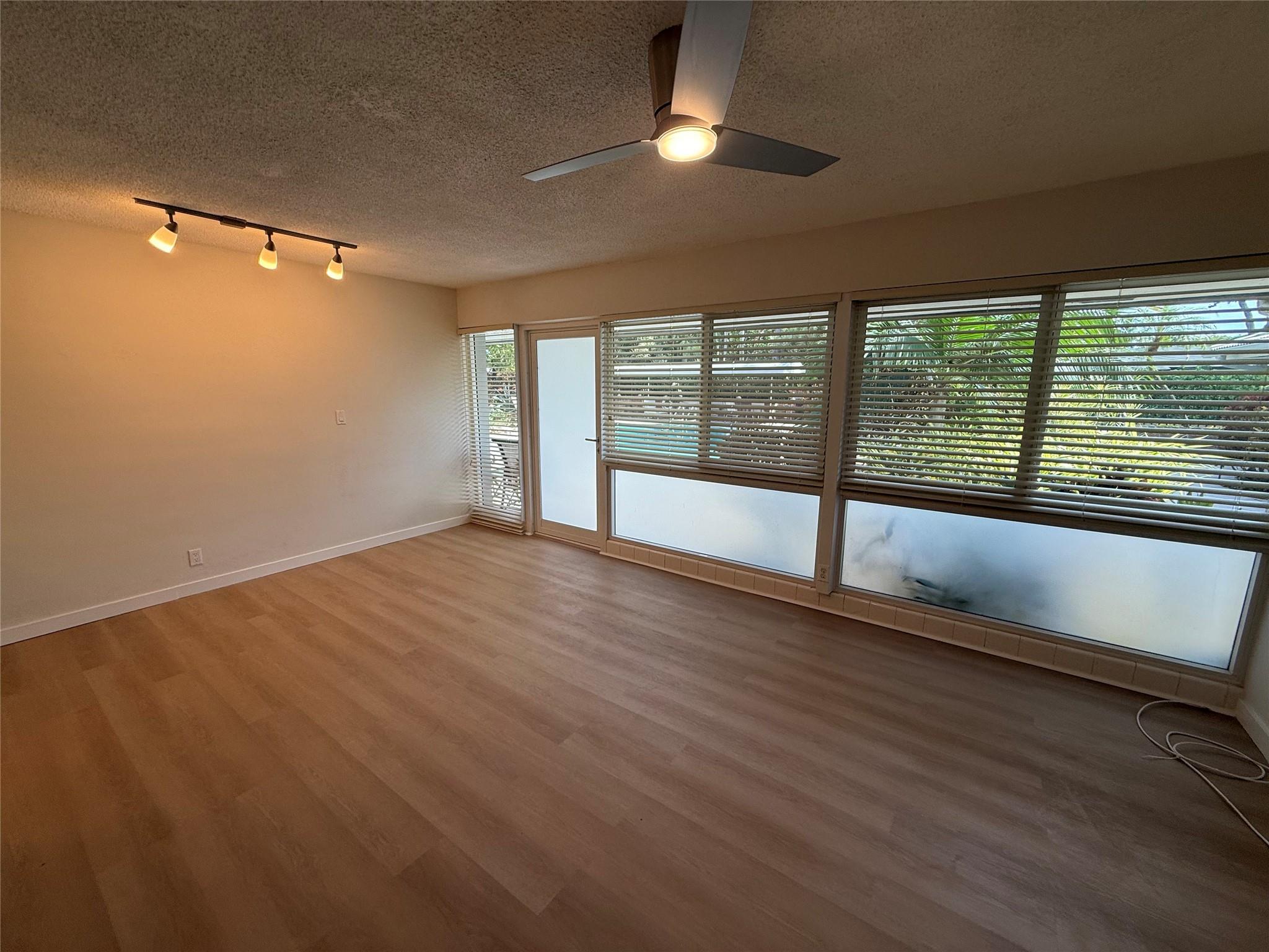 CORAL RIDGE COUNTRY CLUB - Residential Lease