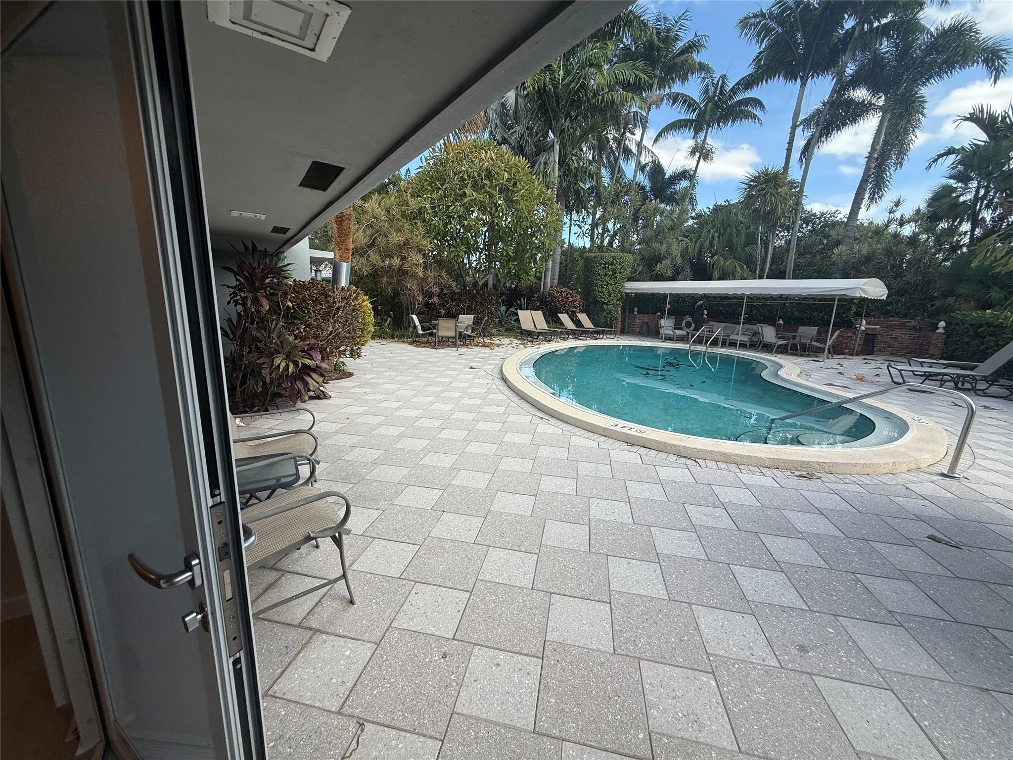 CORAL RIDGE COUNTRY CLUB - Residential Lease