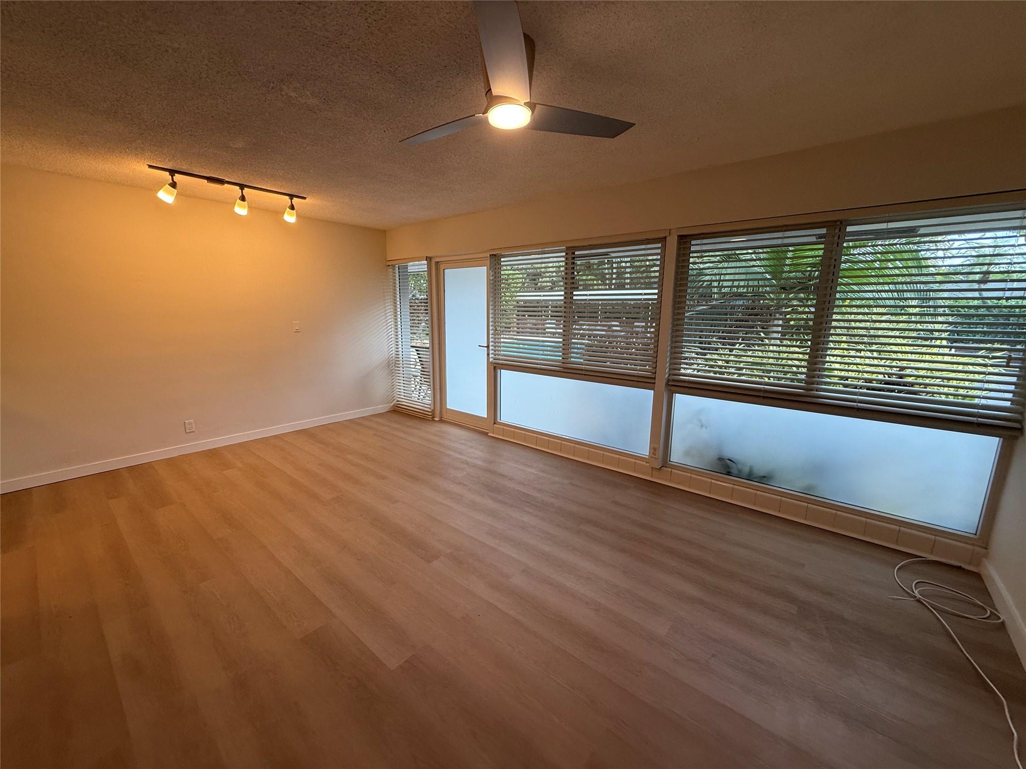 CORAL RIDGE COUNTRY CLUB - Residential Lease