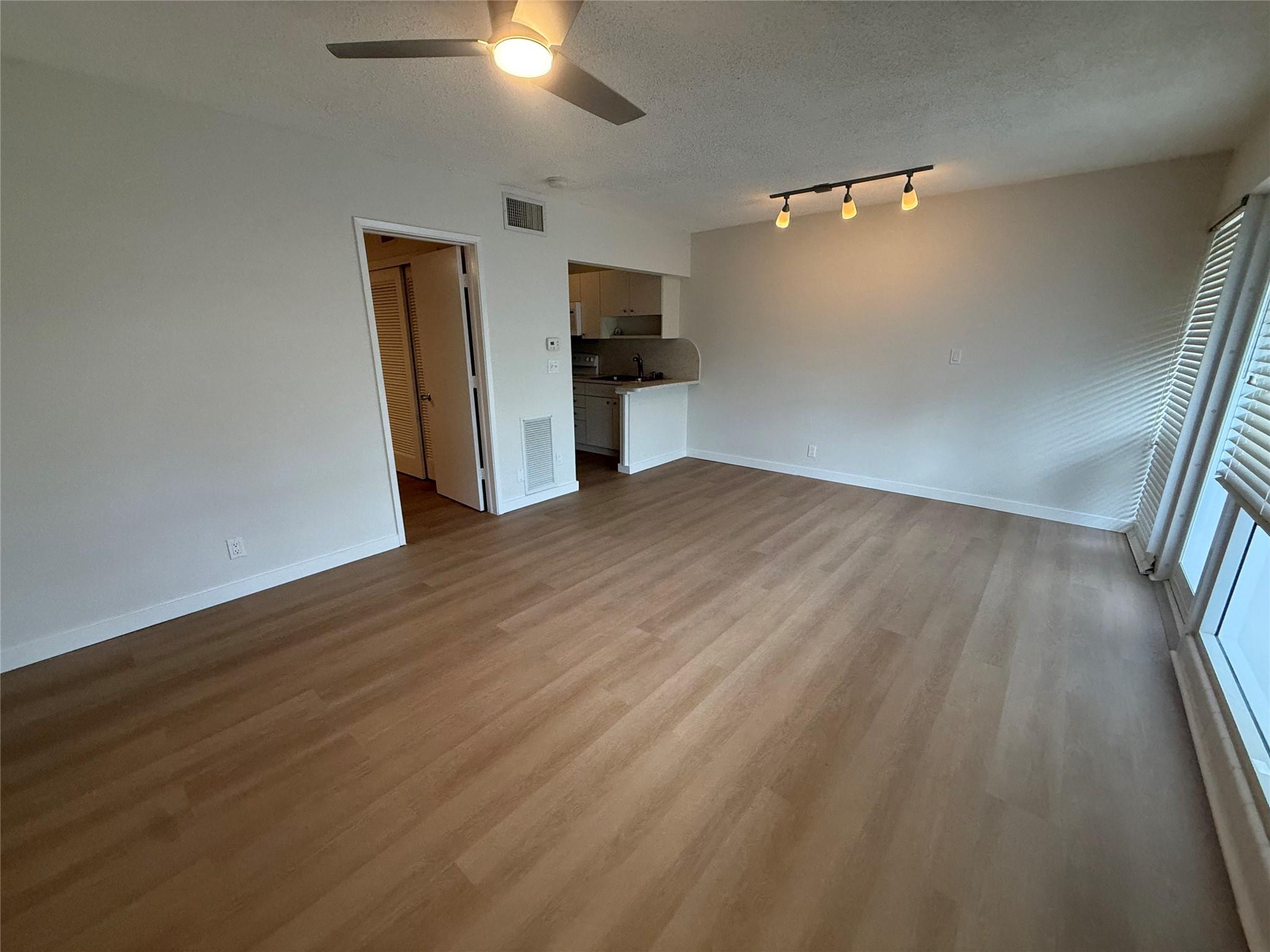 CORAL RIDGE COUNTRY CLUB - Residential Lease