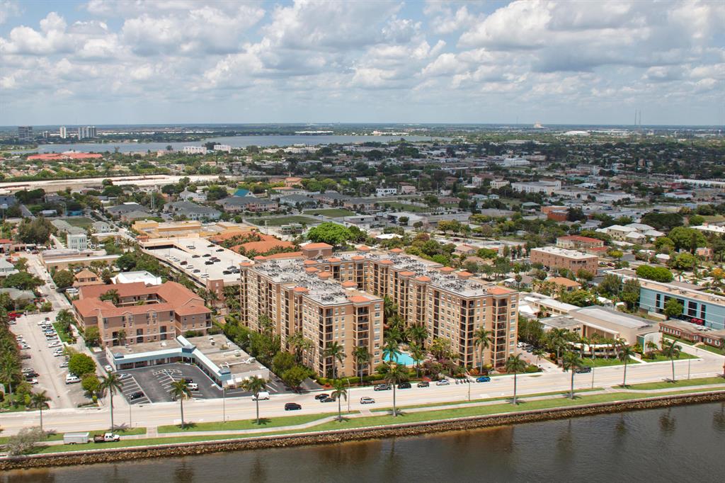 This adorable 1 bed, 1 bath condo is located right on the intracoastal. The unit's views of the intracoastal and pool are priceless. Flagler Pointe includes a spa, pool, bike trail, gym, 24 hour concierge, and an entertainment room with a bar, piano, refrigerator, and business center. Also, the management is on site. The condo is perfectly located near downtown West Palm Beach, restaurants, shopping centers, and amazing beaches. Don't miss out on this opportunity!