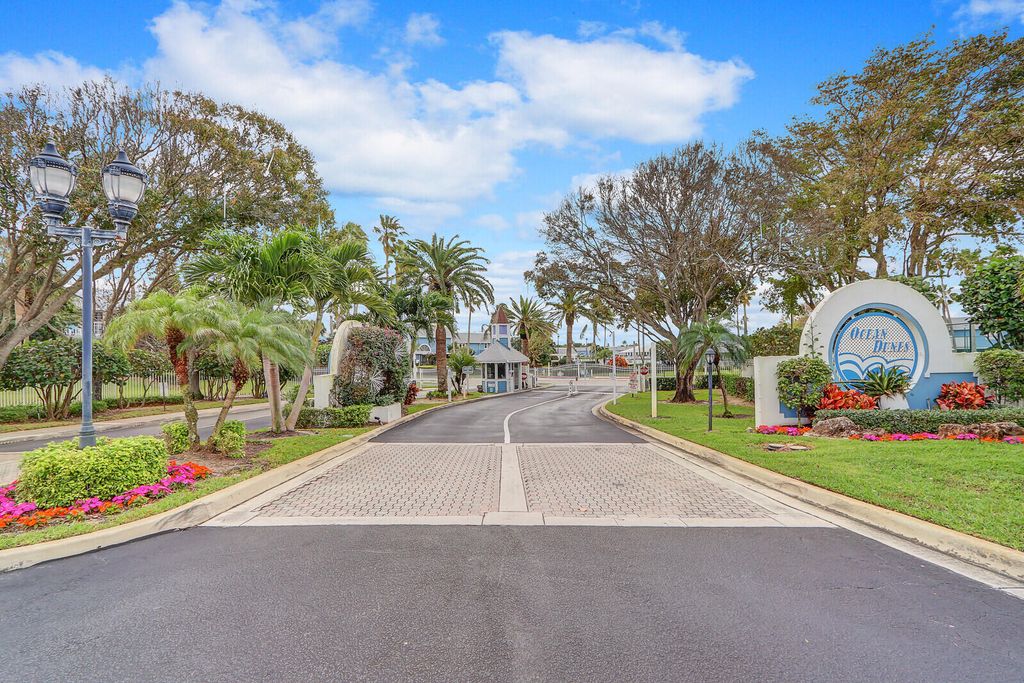 Photo of 1214 Ocean Dunes Circle, Jupiter, FL 33477 (MLS # B26000541)