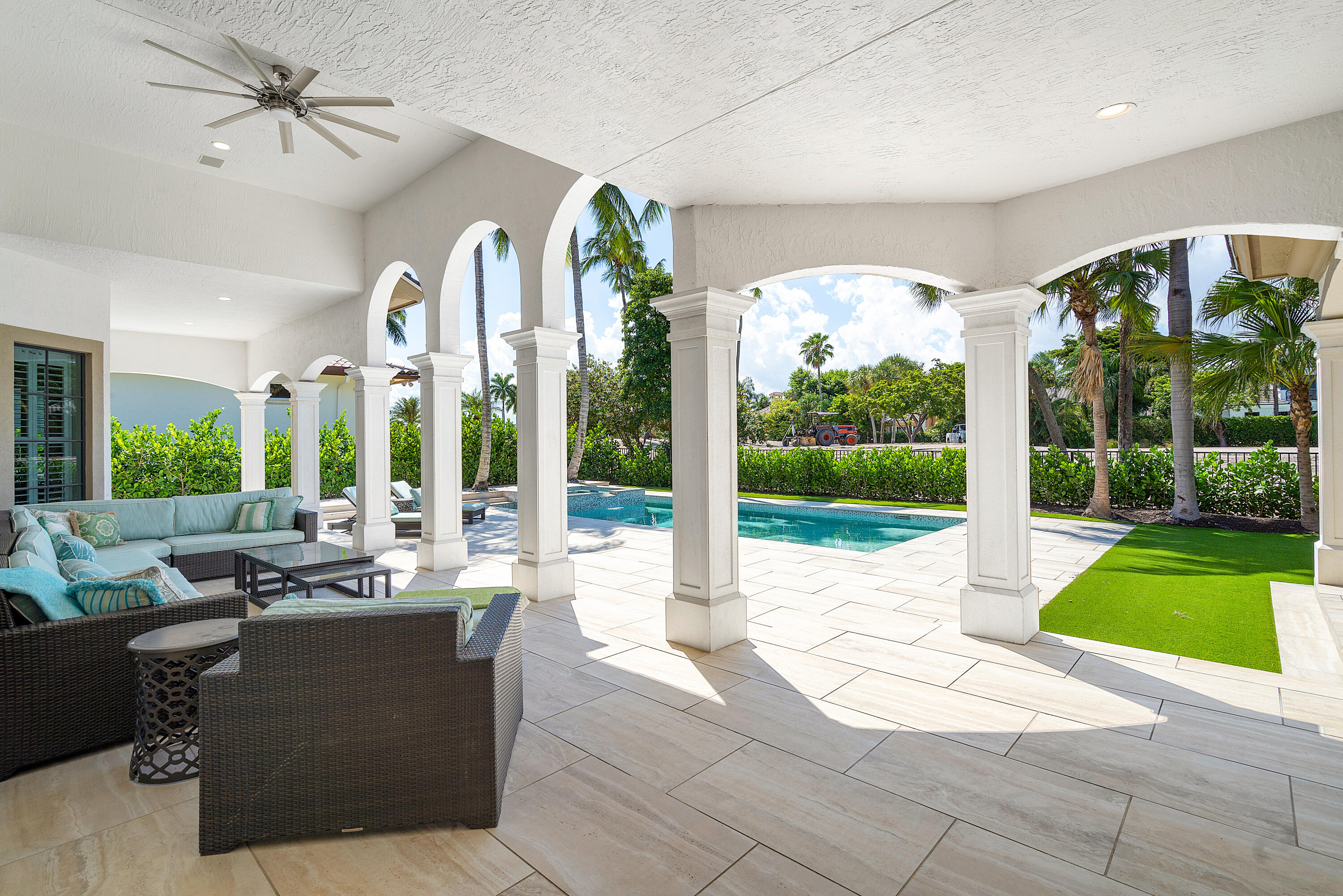 ROYAL PALM YACHT & COUNTRY CLUB - Residential