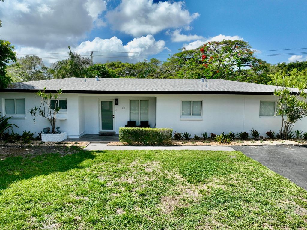 Photo of 10 Forest Hills Lane, Boca Raton, FL 33431 (MLS # R11086976)