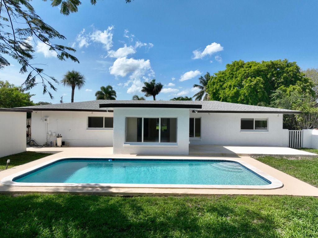 Photo of 10 Forest Hills Lane, Boca Raton, FL 33431 (MLS # R11086976)