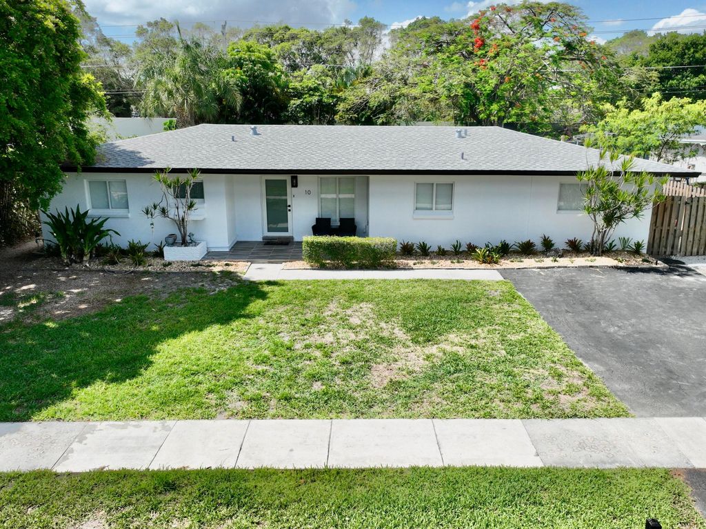 Photo of 10 Forest Hills Lane, Boca Raton, FL 33431 (MLS # R11086976)