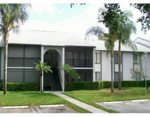 Fabulous full one bedroom in Palm Club East. Light and bright...Tiled thru out..great screened balcony area..new paint and AC.. Wonderful owner who really takes care of the condo. Water and cable included in rent. 24 hour manned gate...close to everything!! Small pet ok