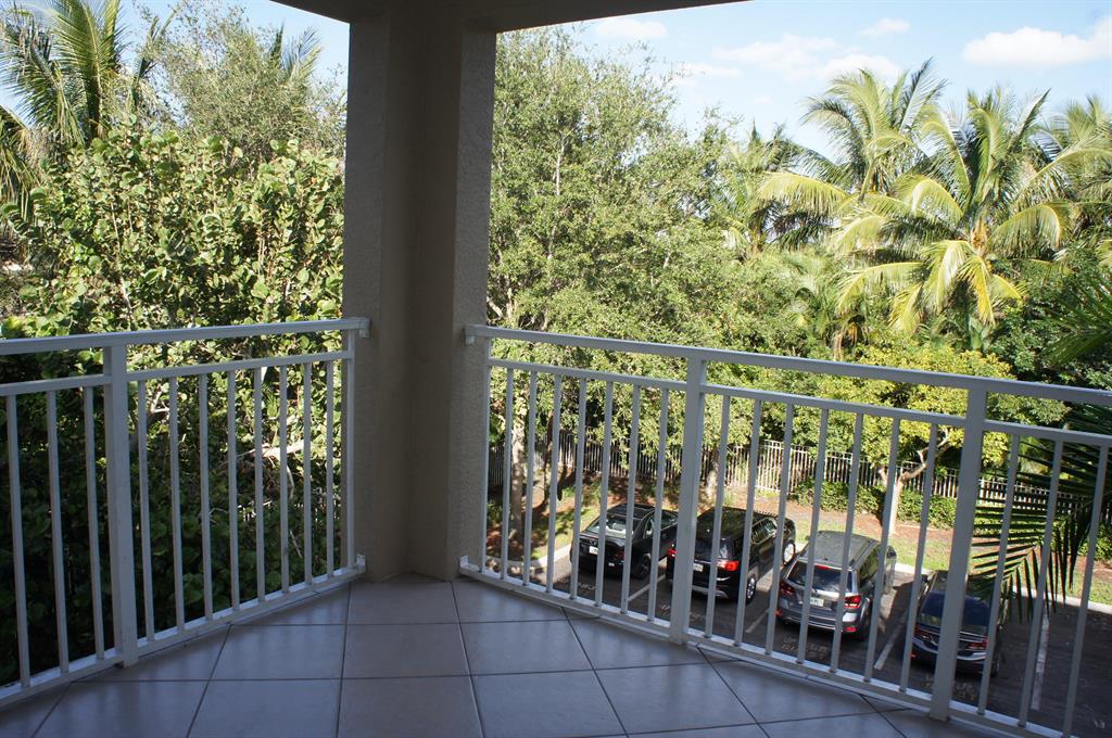 VILLAS AT EMERALD DUNES CONDO - Residential Lease