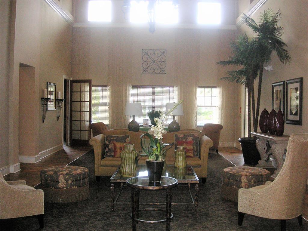 VILLAS AT EMERALD DUNES CONDO - Residential Lease