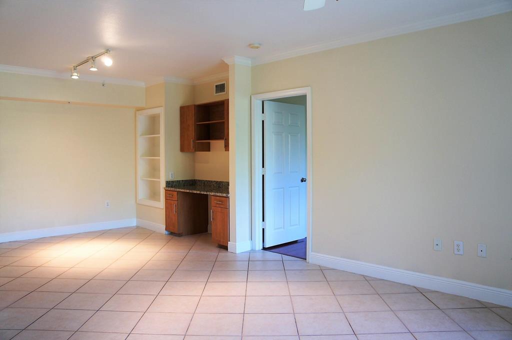 VILLAS AT EMERALD DUNES CONDO - Residential Lease