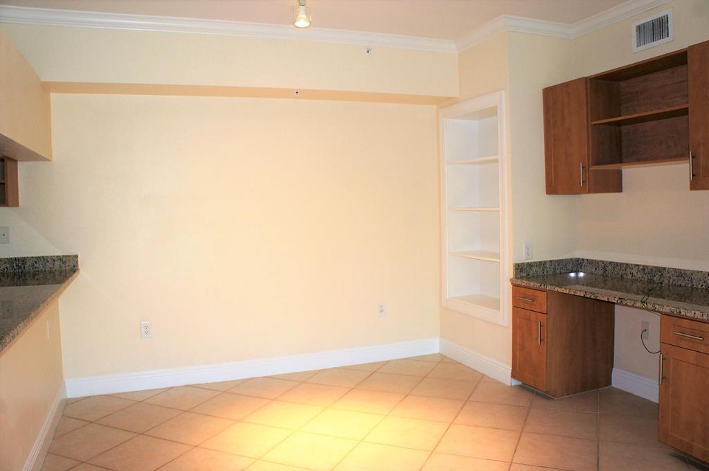 VILLAS AT EMERALD DUNES CONDO - Residential Lease