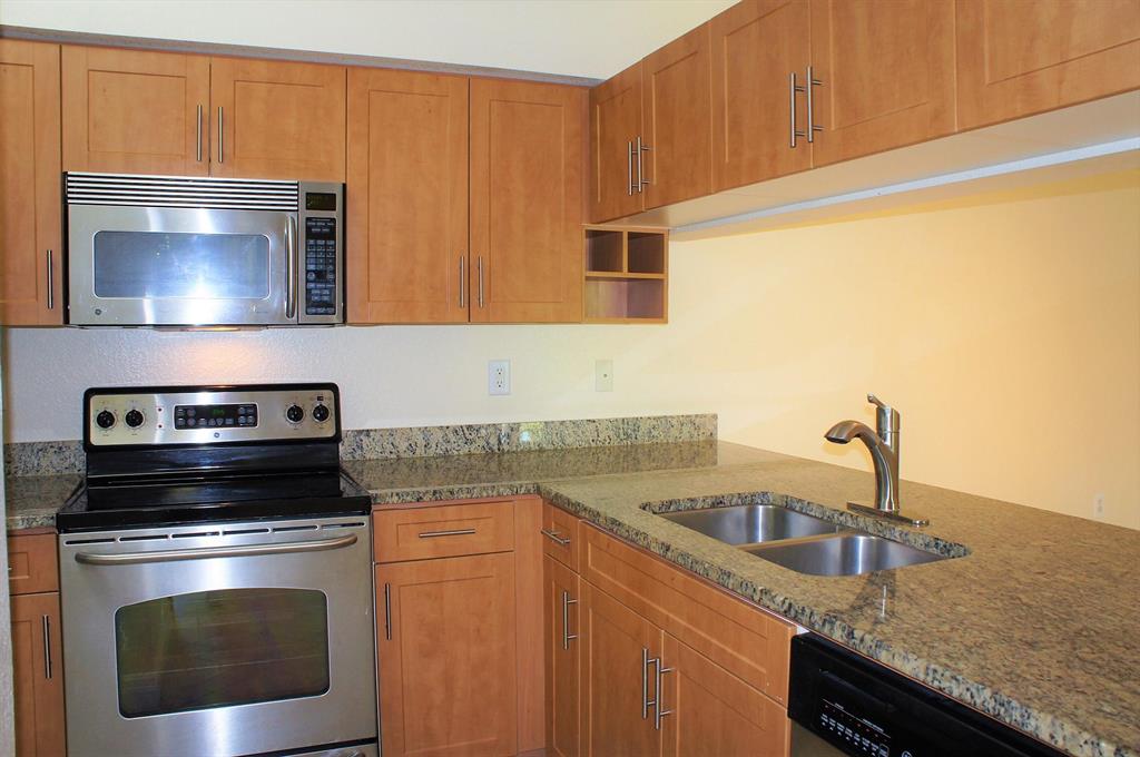 VILLAS AT EMERALD DUNES CONDO - Residential Lease