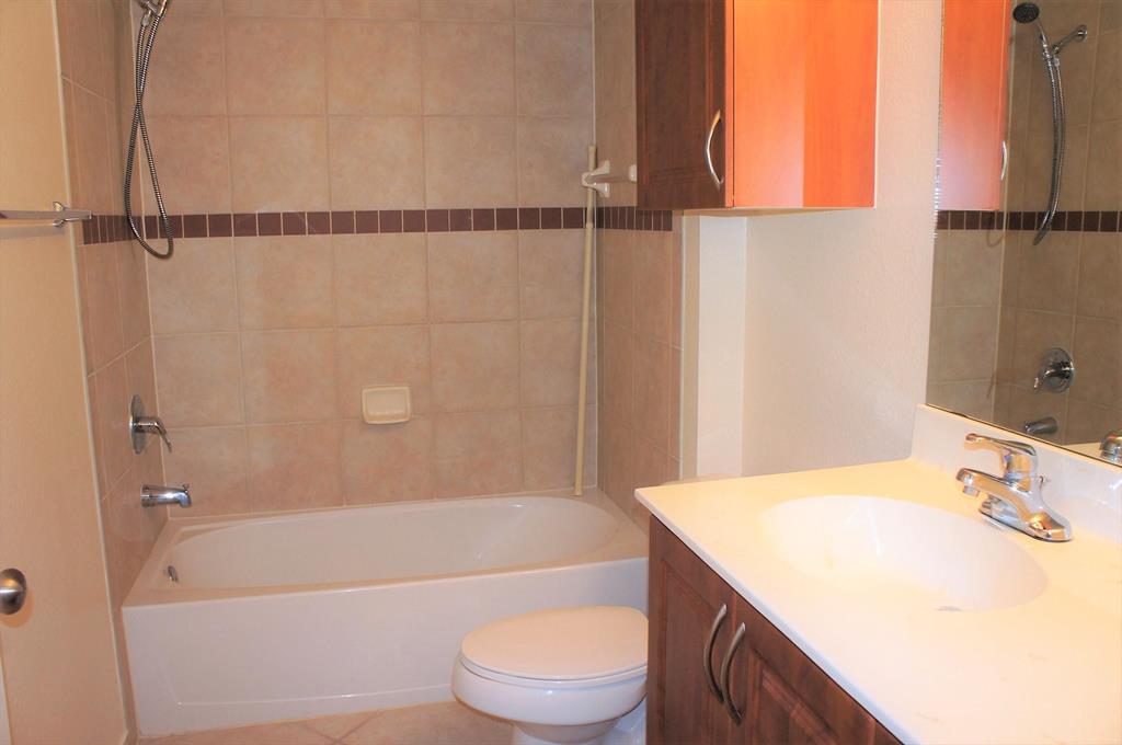 VILLAS AT EMERALD DUNES CONDO - Residential Lease