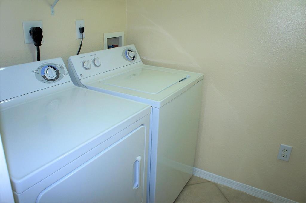 VILLAS AT EMERALD DUNES CONDO - Residential Lease