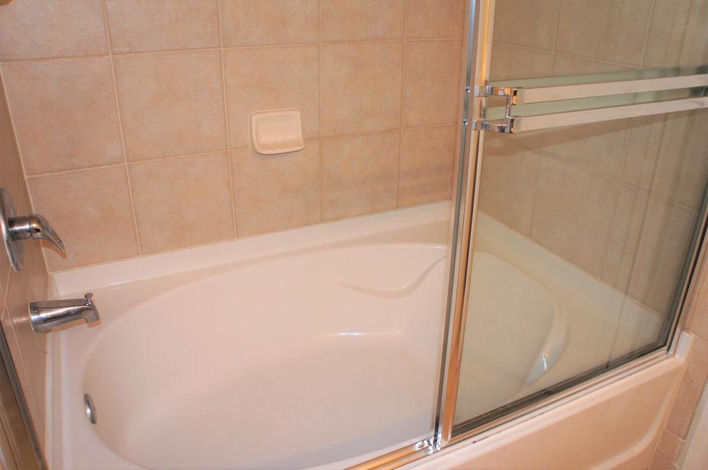 VILLAS AT EMERALD DUNES CONDO - Residential Lease