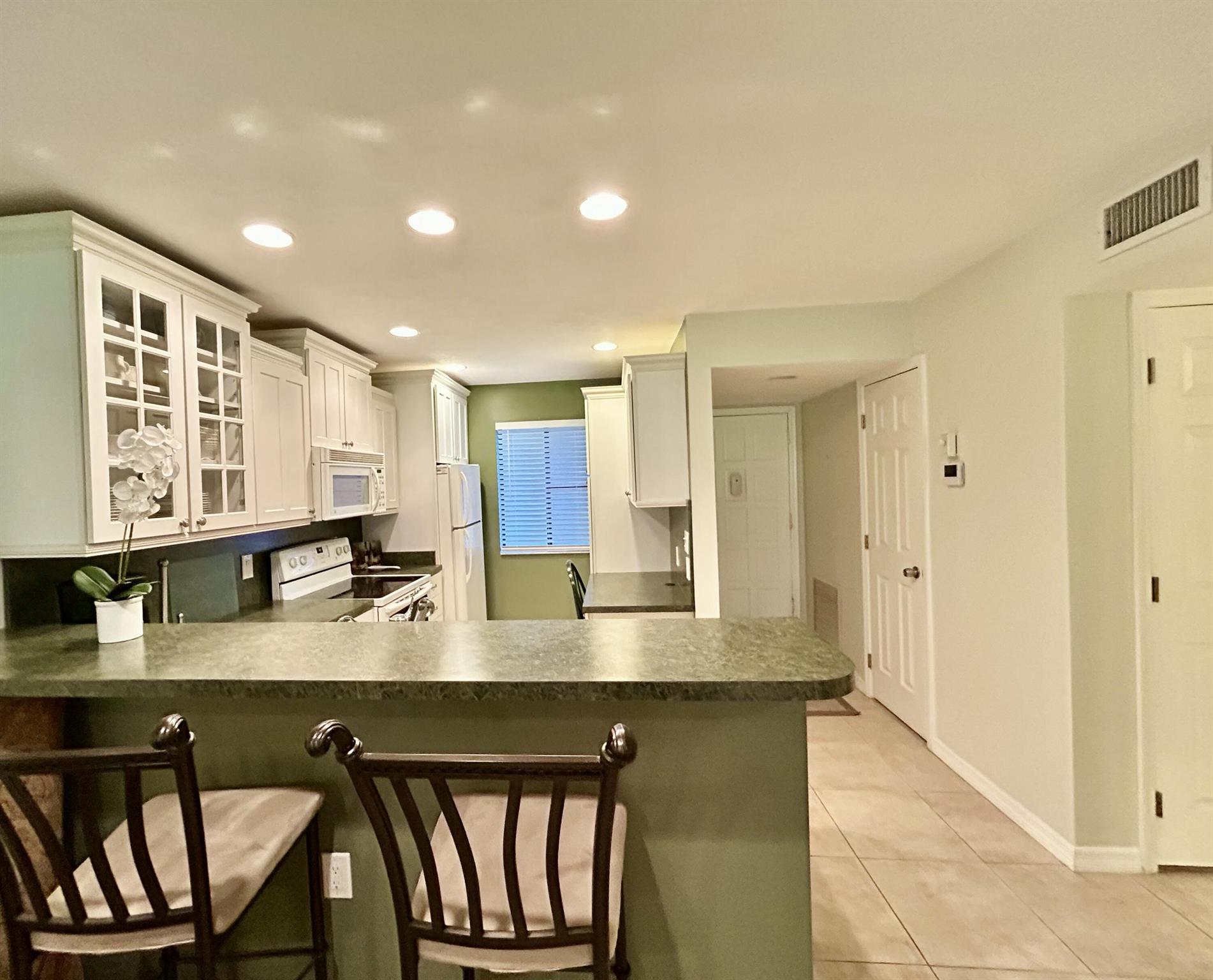 FOUNTAINS OF PALM BEACH C - Residential Lease