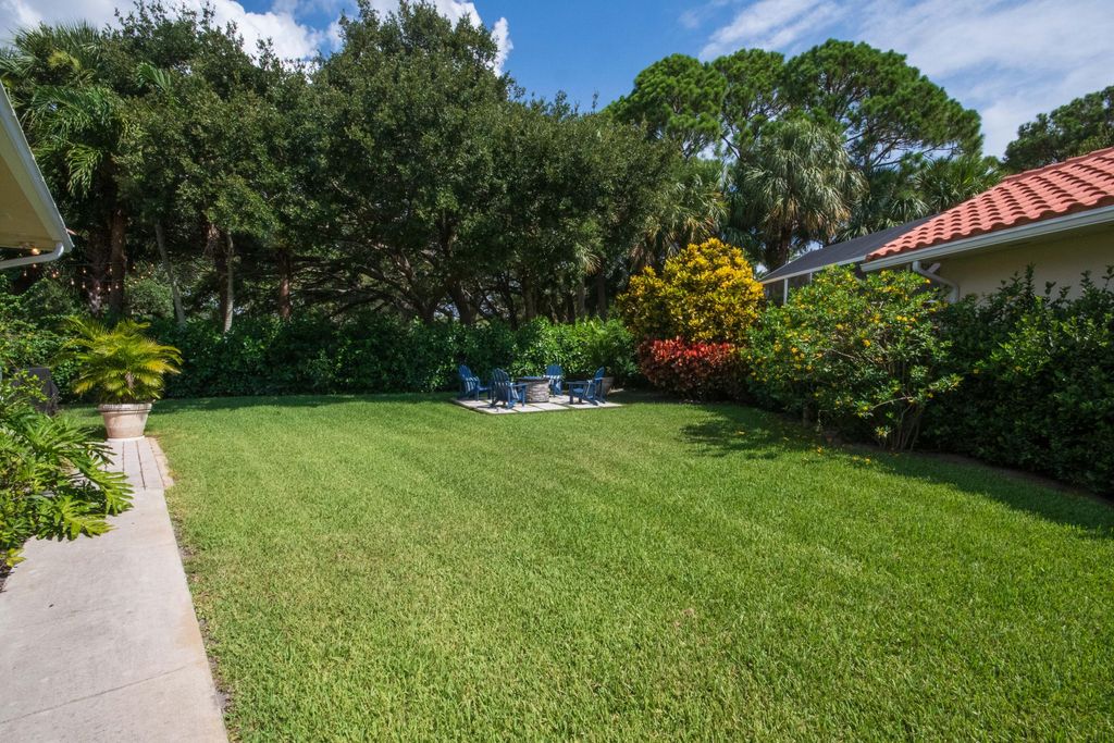 Photo of 209 E Tall Oaks Circle, Palm Beach Gardens, FL 33410 (MLS # R11048952)