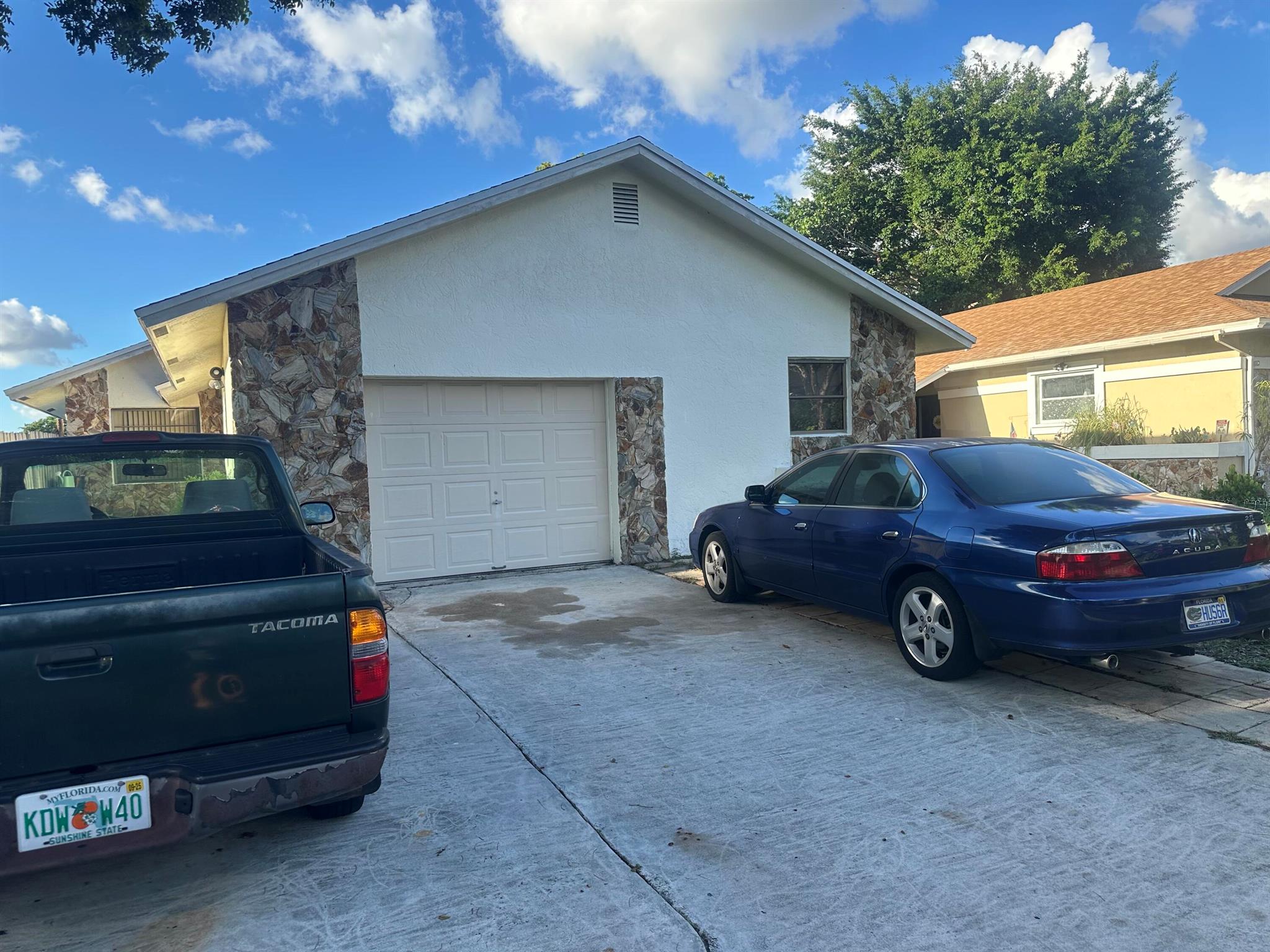 THIS IS A ROOM FOR RENT. NOT AN ENTIRE HOUSE.
