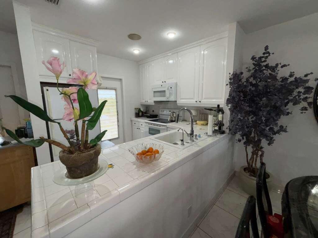 4706 NW 36th Street 605