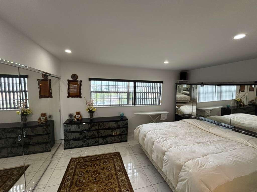 SEAGRAPE GARDENS CONDO - Residential