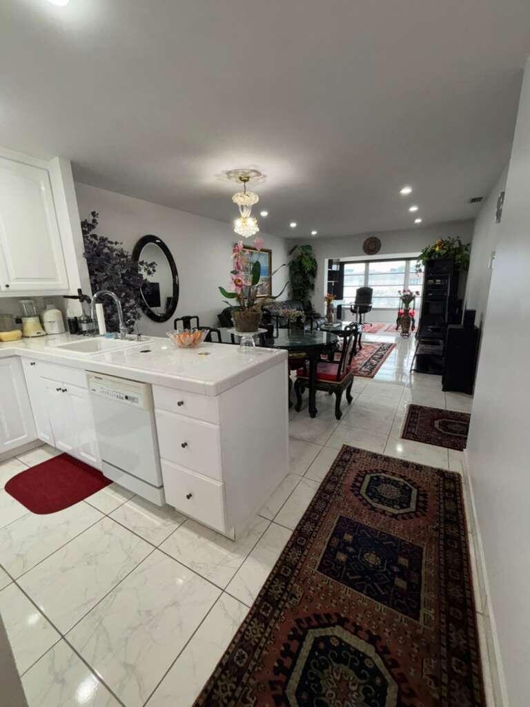 SEAGRAPE GARDENS CONDO - Residential