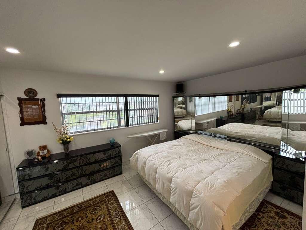 SEAGRAPE GARDENS CONDO - Residential