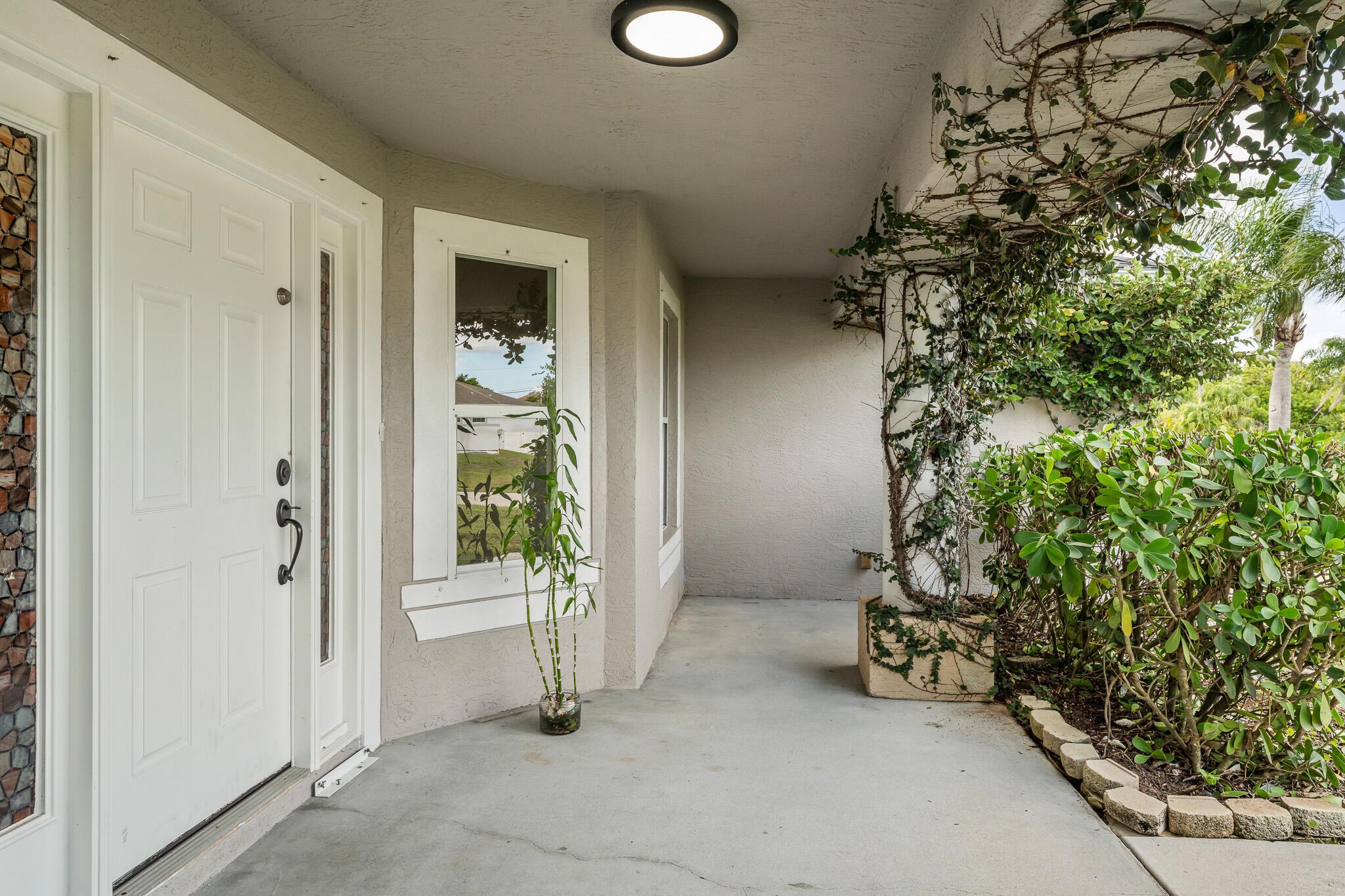 1074 SW Eckard Avenue