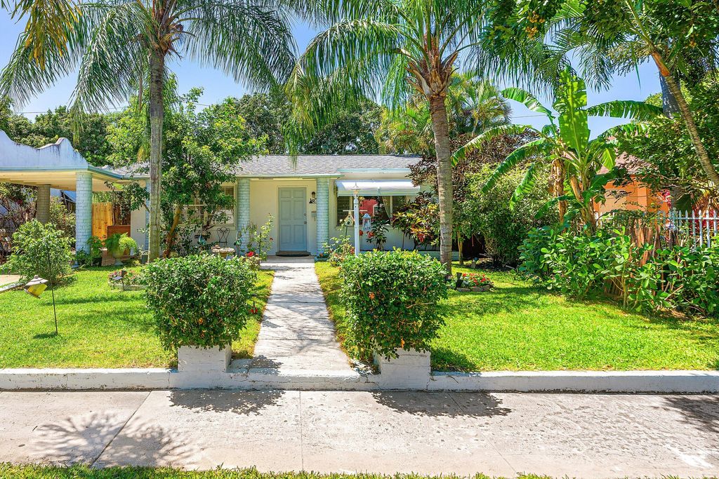 Photo of 418 Kern Street, West Palm Beach, FL 33405 (MLS # B26022413)