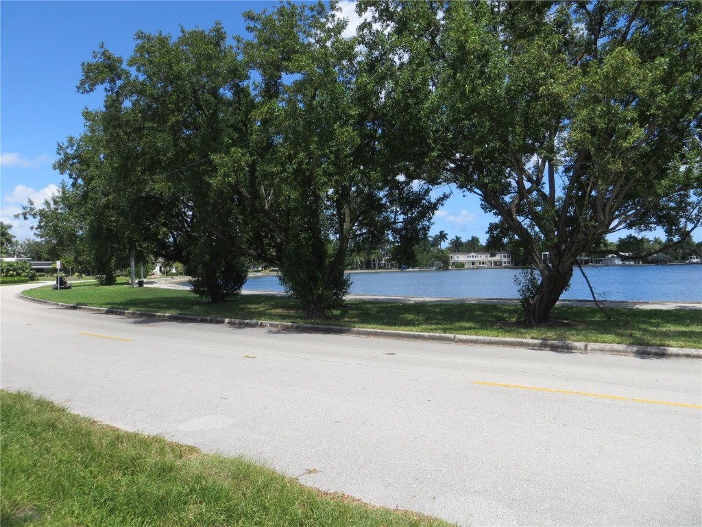 HOLLYWOOD LAKES SEC - Residential