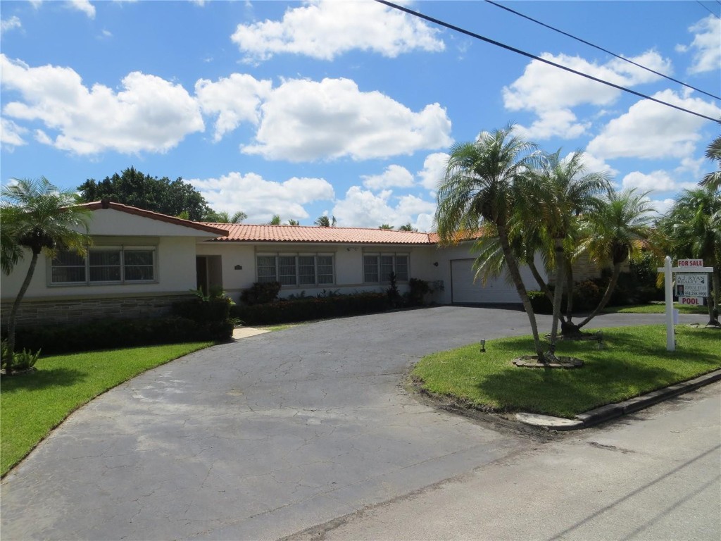 HOLLYWOOD LAKES SEC - Residential