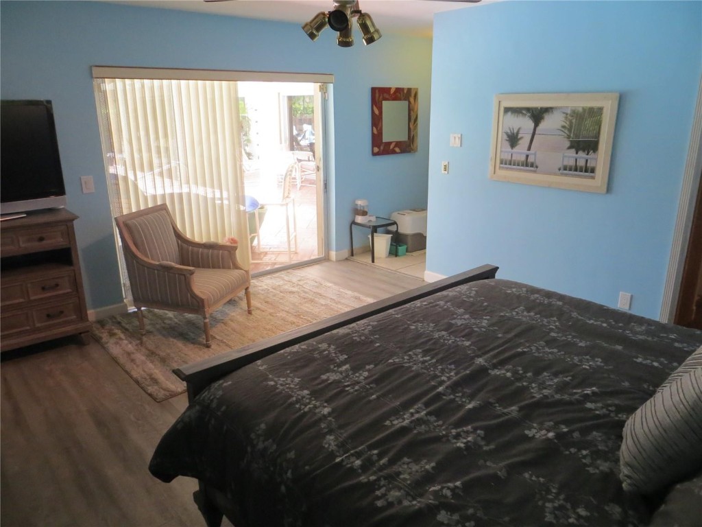 HOLLYWOOD LAKES SEC - Residential