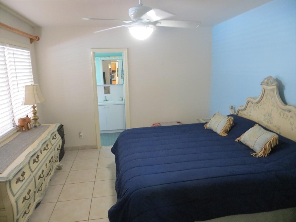 HOLLYWOOD LAKES SEC - Residential