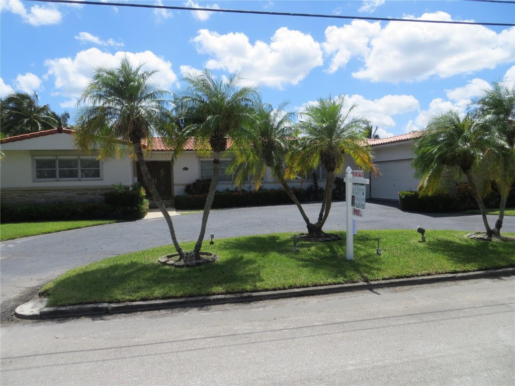 HOLLYWOOD LAKES SEC - Residential