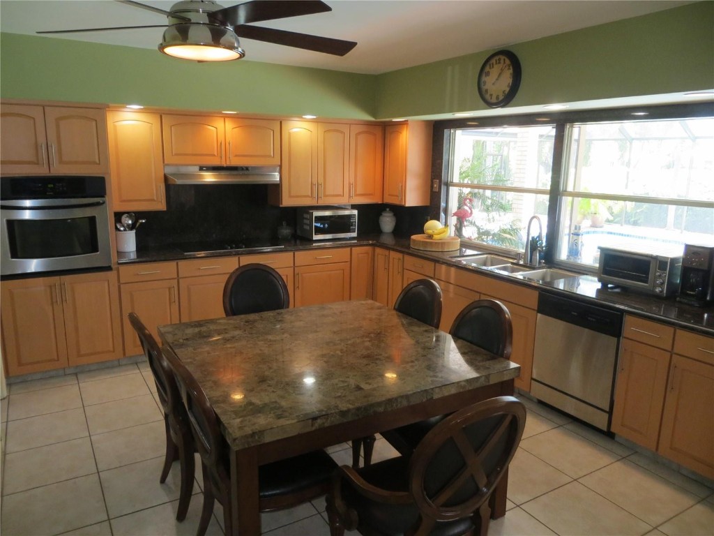 HOLLYWOOD LAKES SEC - Residential