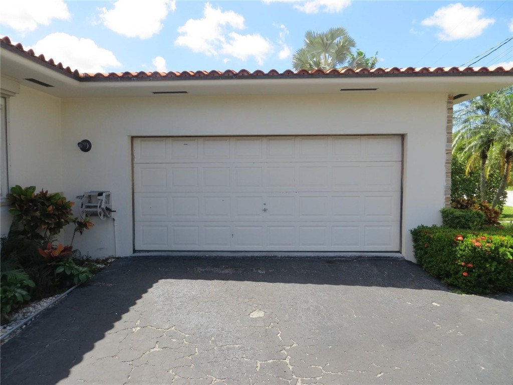 HOLLYWOOD LAKES SEC - Residential