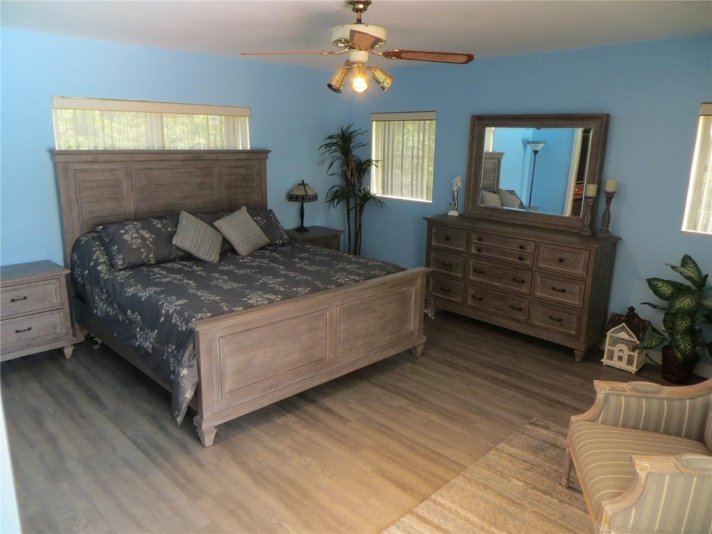 HOLLYWOOD LAKES SEC - Residential