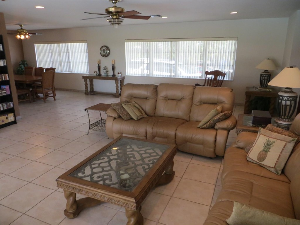 HOLLYWOOD LAKES SEC - Residential